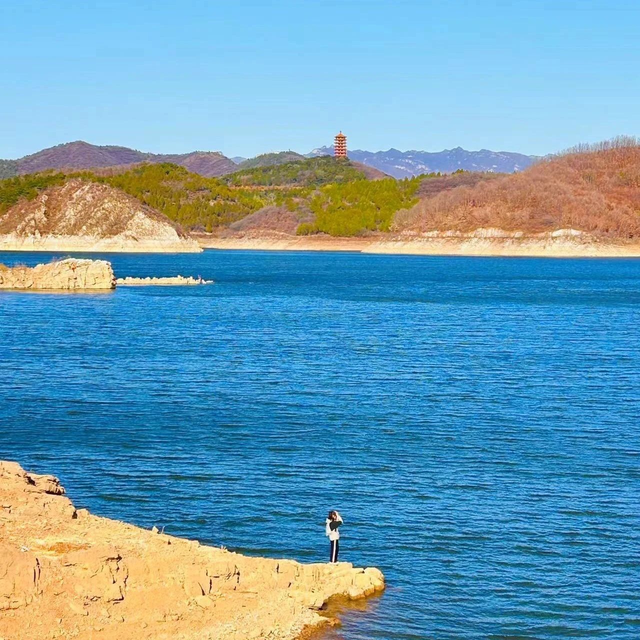 湖水很蓝 桃花已开の一路湖光山色 不用早起  周末金海湖踏春 7公里休闲徒步（适合新人）