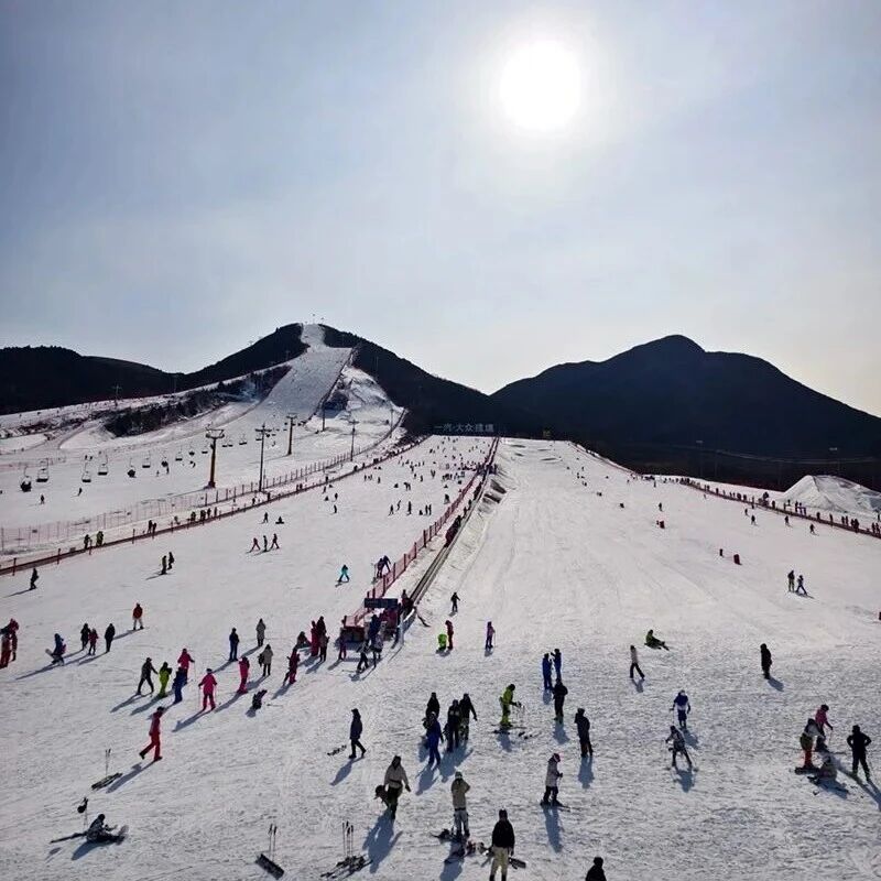 活动封面-渔阳滑雪 开板特价198 北京周边热门雪场の这个冬天，一起在雪道上划出最美弧