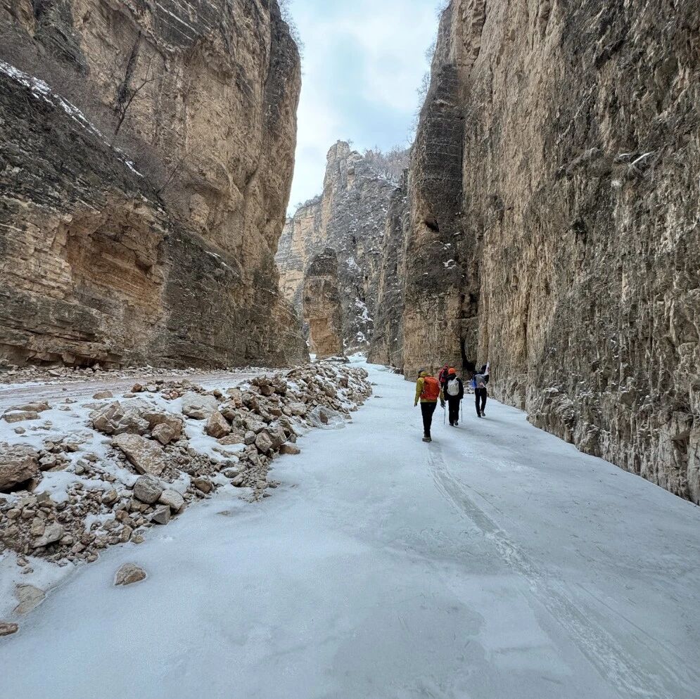 活动封面-【休闲 网红打卡】12月27日：上苏庄水峪里踏冰「神秘冰河大峡谷」「需冰爪」「网红路线」