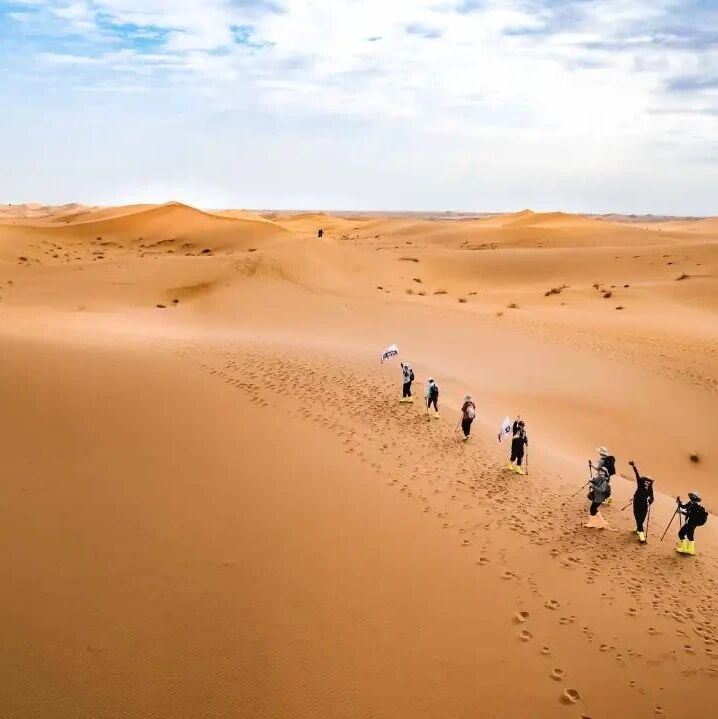 热门活动-【即将成行】【五一特辑•腾格里沙漠】【初级+】5月2日-5月4日 腾格里10湖奇幻之旅，漫游沙海，仰望绝美星空！