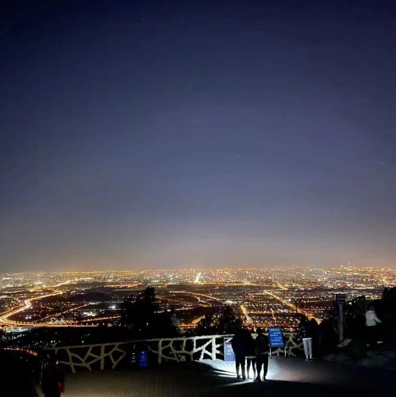 热门活动-【约伴|周三】6月10日：夜爬鬼笑石 | 赏京城夜景