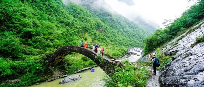 魅力恩施【古河床徒步探险 世外桃源鹿院坪 楚天绝…