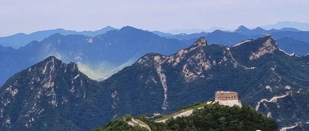 挑战长城三险之首司马台夺命单边墙，亲临万里长城绝险处，手脚并用体验司马台险、密、齐、巧、全，具体时间见活动群通知
